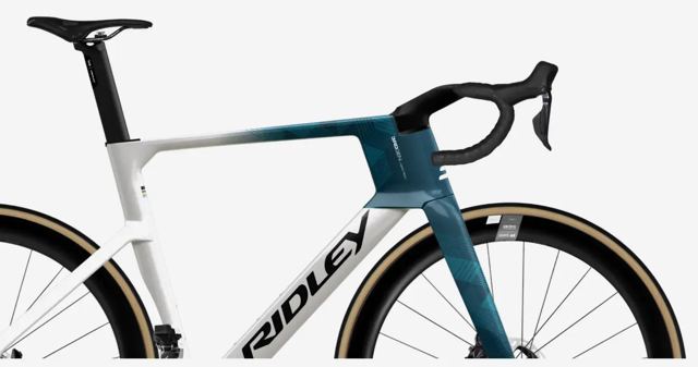 Ridley Noah Fast 配色:White・Black Logo・Petrol Blue Metallic